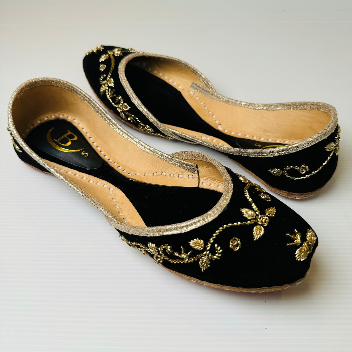 Bisma Handmade Khussa Mojri Indian Punjabi Jutti, Wedding Party Style Shehnaai (B2)