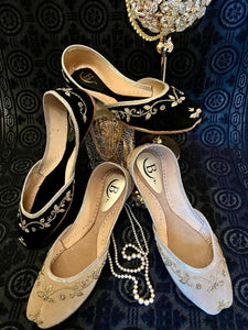 Traditional womens Handcrafted Suede Nubuck embroidered Indian/ Punjabi Jutti / Khussa / Mojri Flat Wedding/ Party/ Mendi/ Shoes Footwear B2