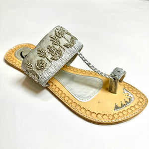 Elegant Womens Sandals Garden Embroidered Indian/ Punjabi Jutti / Chappal / Slip on Flat Wedding shoes/ Party/ Shoes / Sandals Footwear B26