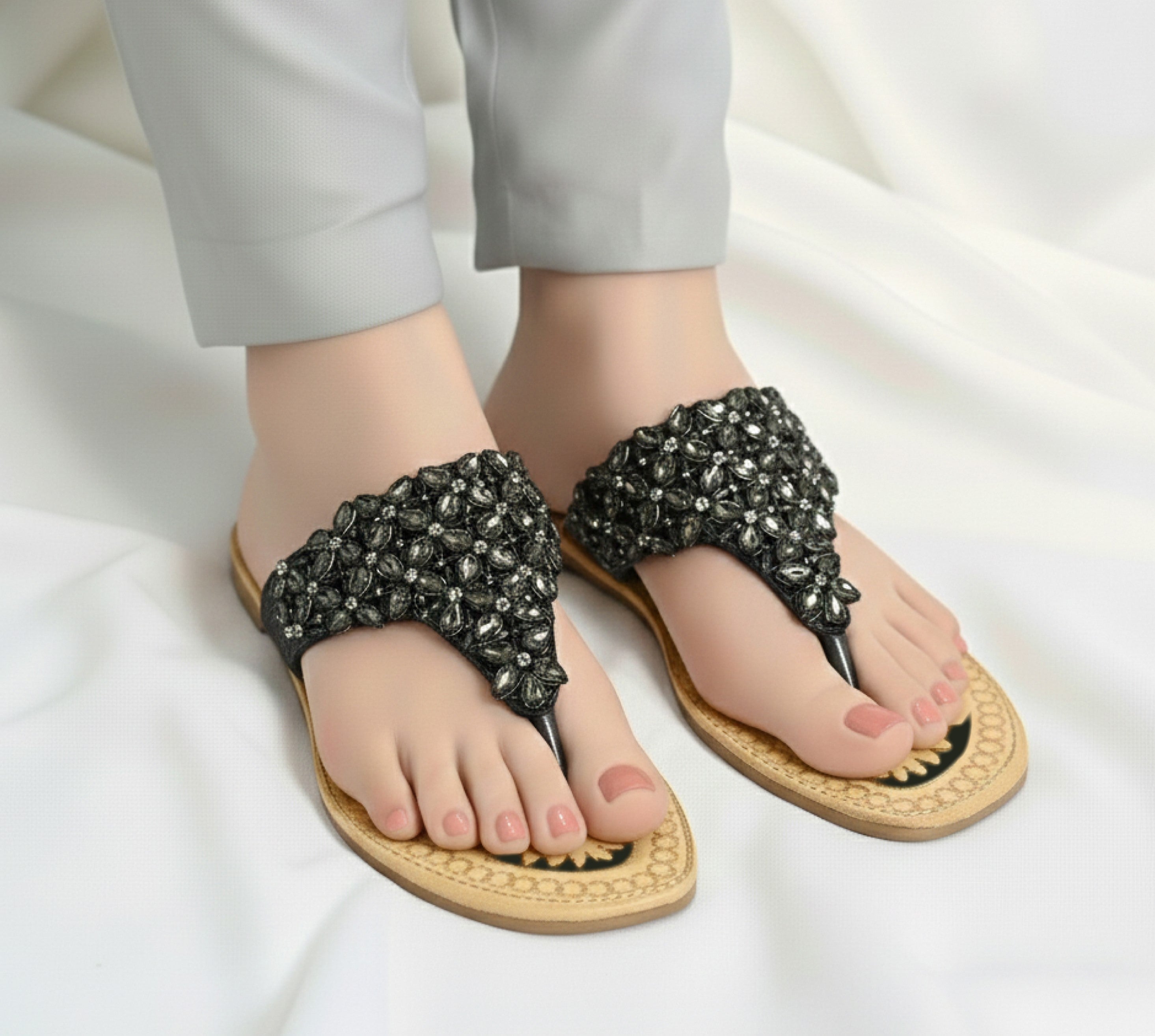 Bisma Handmade Embroidered Leather Toe Post Sandals – Sheesha Mahal(B19)