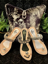 Load image into Gallery viewer, Elegant womens Handcrafted Diamante Indian/ Punjabi Jutti / Chappal / Slip on Flat Wedding shoes/ Party/ Mendi/ Shoes / Sandals Footwear B13
