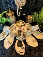 Load image into Gallery viewer, Elegant Womens Rang Sandals Indian/ Punjabi Jutti / Chappal / Slip on Flat / Wedding shoes/ Party/ Mendi/ Shoes / Sandals Footwear B18
