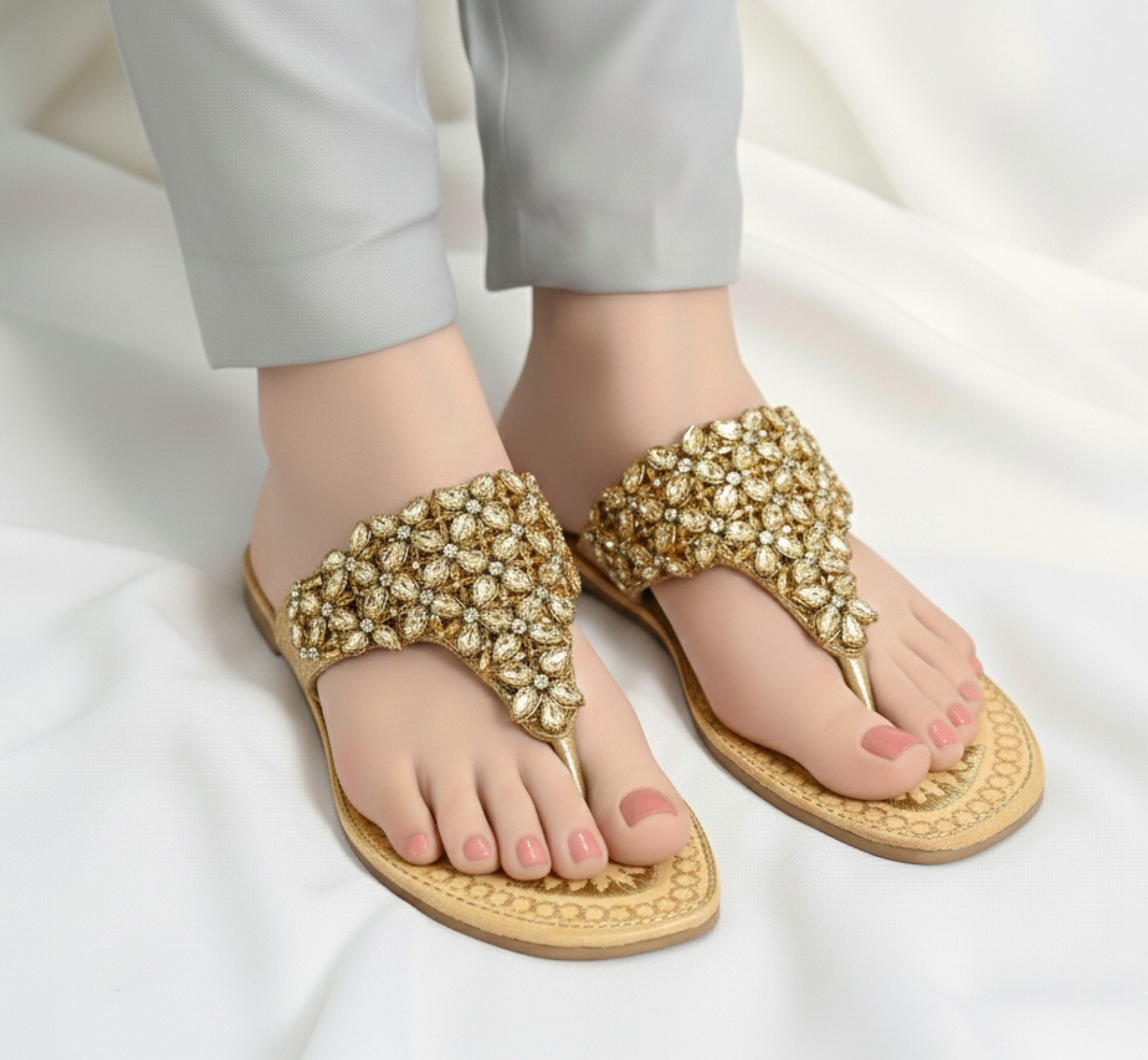 Bisma Handmade Embroidered Leather Toe Post Sandals – Sheesha Mahal(B19)
