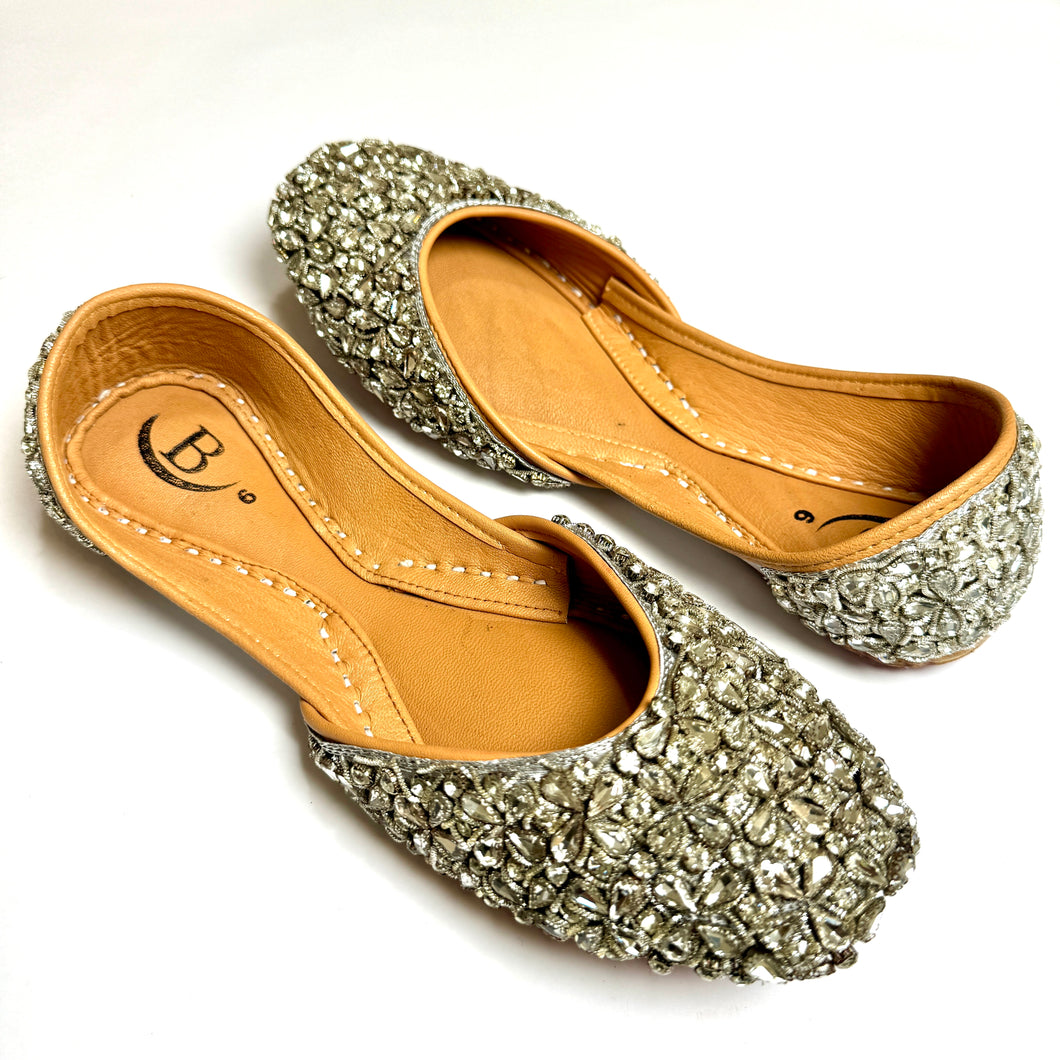 Traditional womens Handcrafted Stone Embellished Indian/ Punjabi Jutti / Khussa / Mojri Flat Wedding/ Party/ Mendi/ Shoes Footwear B30