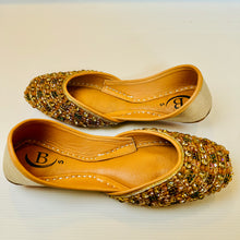 Load image into Gallery viewer, Traditional womens Handcrafted multi Beaded Indian/ Punjabi Jutti / Khussa / Mojri Flat Wedding/ Party/ Mendi/ Shoes Footwear B7
