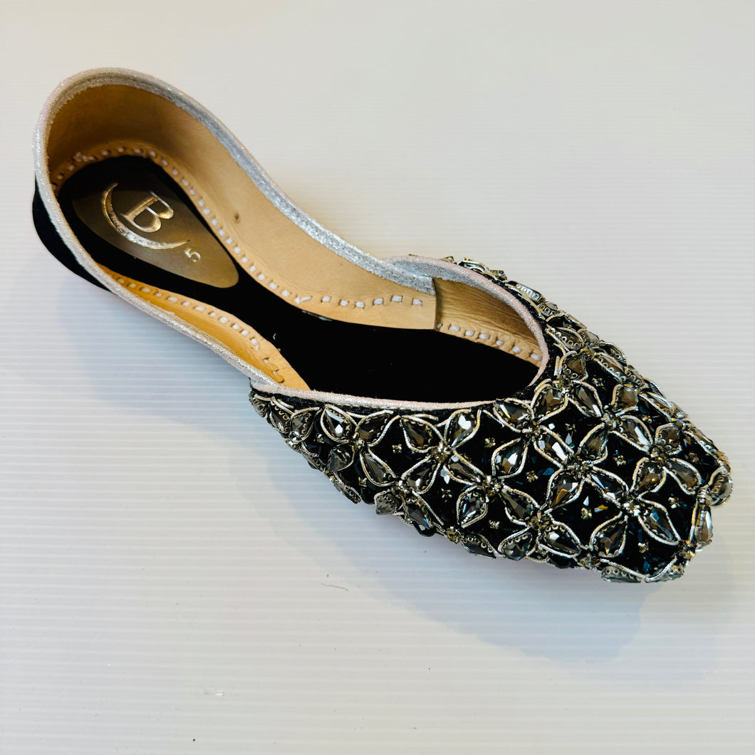 Traditional womens Handcrafted Embellished Indian/ Punjabi Jutti / Khussa / Mojri Flat Wedding/ Party/ Mendi/ Shoes Footwear B10