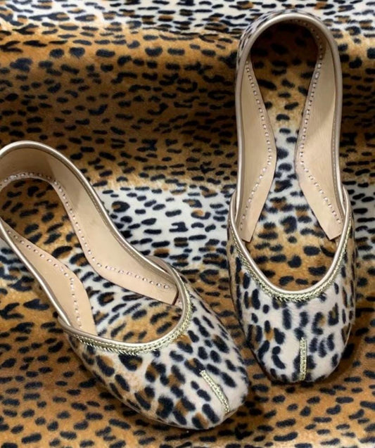 Bisma Luxury Khussa /Mojri Indian Punjabi Jutti, Wedding Party Style Stylish Elegant Foootwear Handmade Cheetah print (B31) Leather Flat