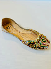 Load image into Gallery viewer, Traditional womens Handcrafted multi Embroidery Indian/ Punjabi Jutti / Khussa / Mojri Flat Wedding/ Party/ Mendi/ Shoes Footwear B8
