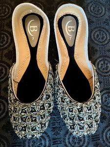 Traditional womens Handcrafted Embellished Indian/ Punjabi Jutti / Khussa / Mojri Flat Wedding/ Party/ Mendi/ Shoes Footwear B10