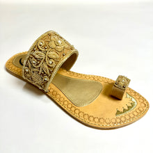 Load image into Gallery viewer, Womens Highly Embroidered Indian/ Punjabi Jutti / Chappal / Slip on Flat Wedding shoes/ Party/ Mendi/ Shoes / Sandals Footwear B20
