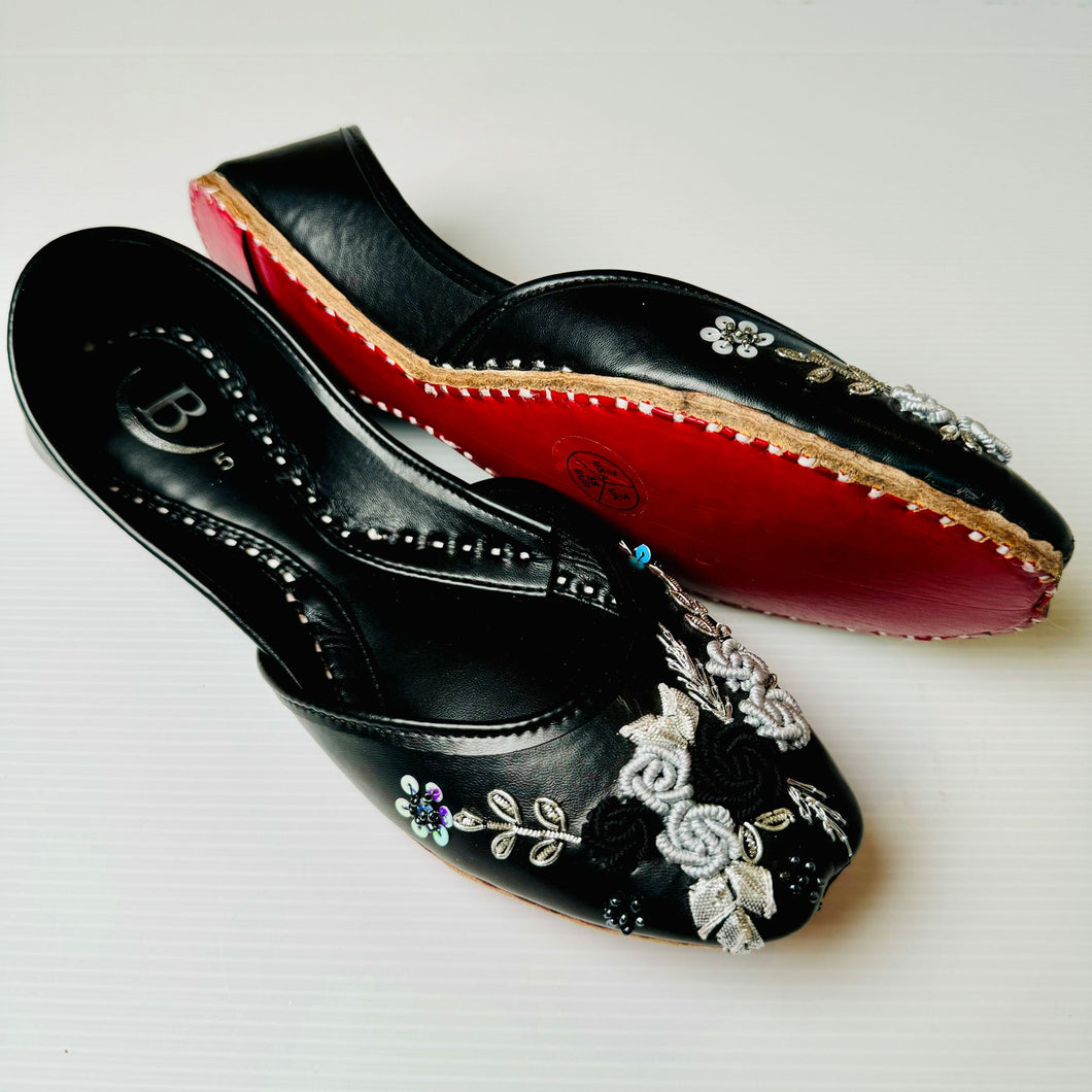 Traditional womens Handcrafted leather embroidered Indian/ Punjabi Jutti / Khussa / Mojri Flat Wedding/ Party/ Mendi/ Shoes Footwear B3