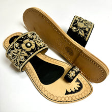 Load image into Gallery viewer, Womens Highly Embroidered Indian/ Punjabi Jutti / Chappal / Slip on Flat Wedding shoes/ Party/ Mendi/ Shoes / Sandals Footwear B20
