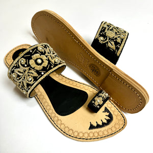 Womens Highly Embroidered Indian/ Punjabi Jutti / Chappal / Slip on Flat Wedding shoes/ Party/ Mendi/ Shoes / Sandals Footwear B20