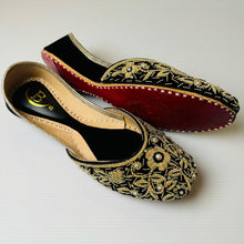 Load image into Gallery viewer, Traditional womens Handcrafted Suede Nubuck embroidered Indian/ Punjabi Jutti / Khussa / Mojri Flat Wedding/ Party/ Mendi/ Shoes Footwear B4
