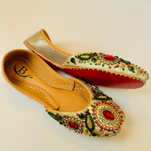 Load image into Gallery viewer, Traditional womens Handcrafted multi  Embellished Indian/ Punjabi Jutti / Khussa / Mojri Flat Wedding/ Party/ Mendi/ Shoes Footwear B6
