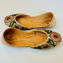 Load image into Gallery viewer, Traditional womens Handcrafted multi  Embellished Indian/ Punjabi Jutti / Khussa / Mojri Flat Wedding/ Party/ Mendi/ Shoes Footwear B6
