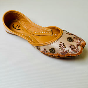 Traditional womens Handcrafted leather embroidered Indian/ Punjabi Jutti / Khussa / Mojri Flat Wedding/ Party/ Mendi/ Hen night Shoes Footwear B1