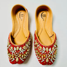 Load image into Gallery viewer, Traditional womens Handcrafted Embroidered Pearl stonework Indian/ Punjabi Jutti / Khussa / Mojri Flat Wedding/ Party/ Mendi/ Shoes Footwear B5
